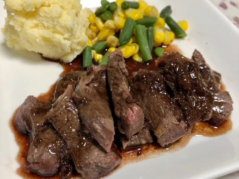 鹿肉のうまみを味わうステーキソース